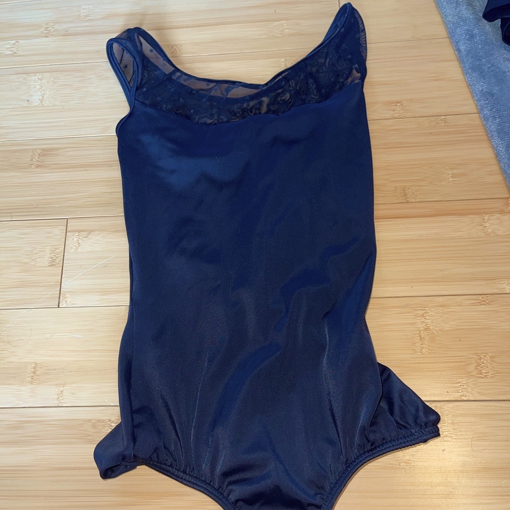 black classic leo